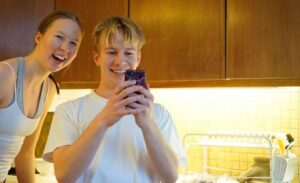 130AlexEmmaPojkeFlickaIKöket