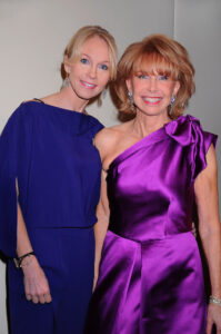 180SophieMedLouiseFestklädda